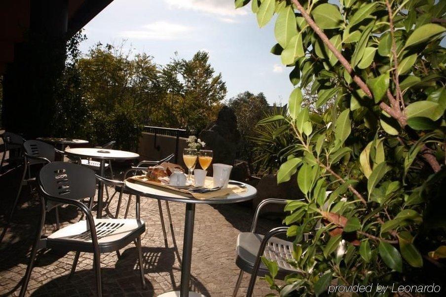 Sotel Nomentana Roma Ресторант снимка